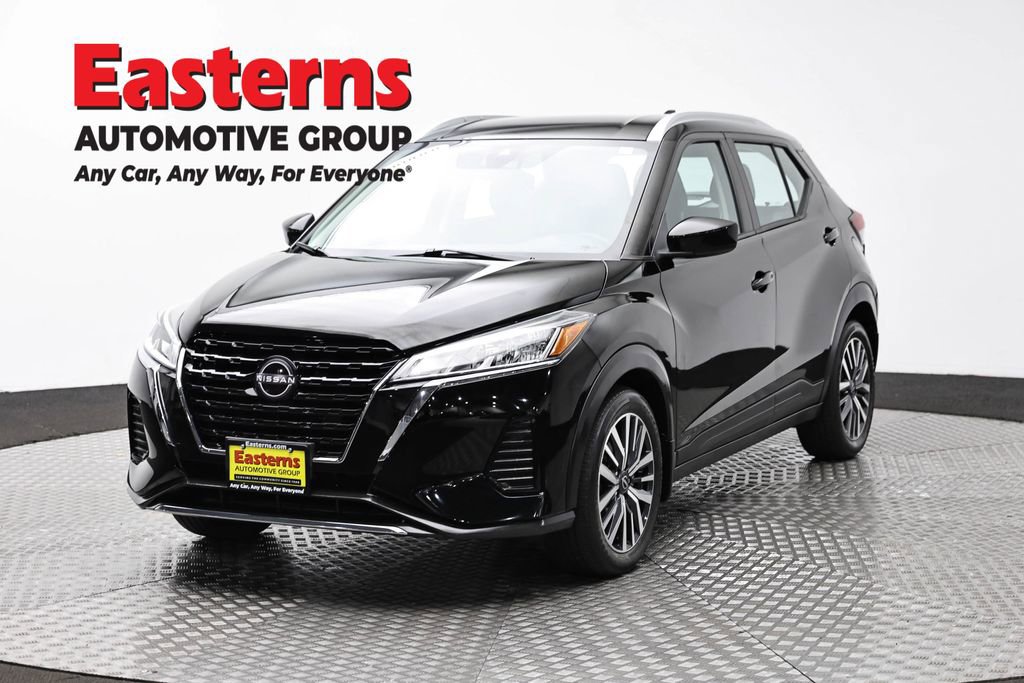 Used 2023 Nissan Kicks SV FWD image 1