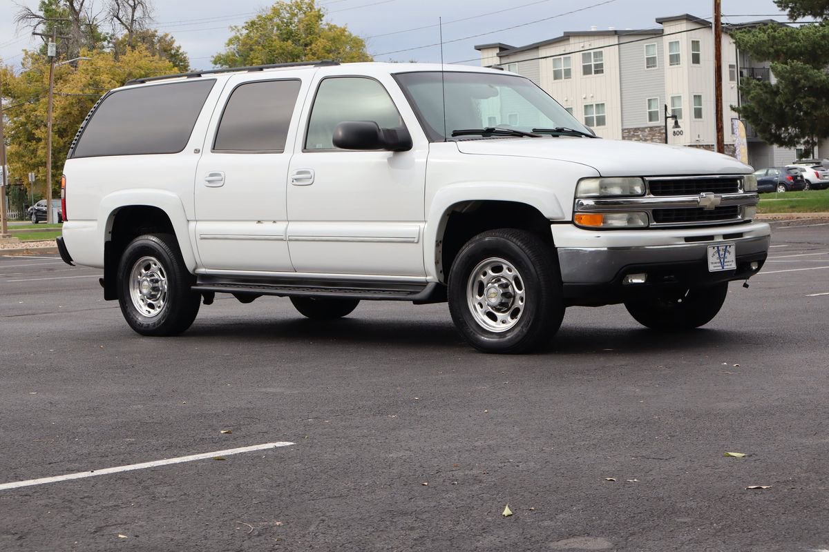 Used 2003 Chevrolet Suburban 2500 LT w/ LT Preferred Equipment Group image 2