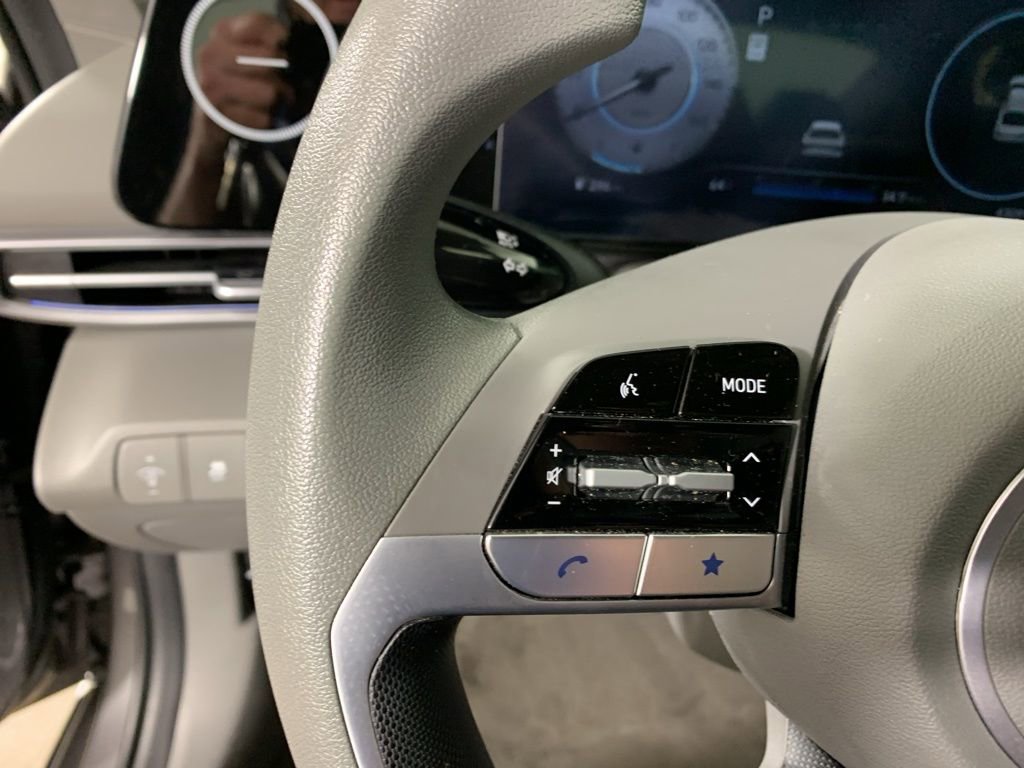 Used 2024 Hyundai Elantra SEL image 20