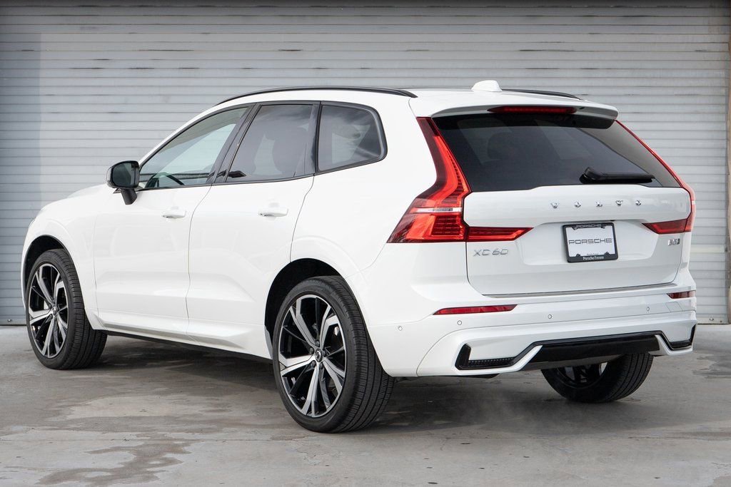 Used 2022 Volvo XC60 B5 R-Design w/ Advanced Package image 7