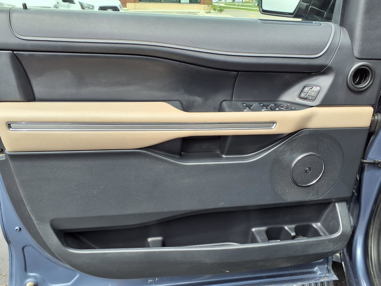 Used 2023 Ford Expedition Limited AWD/4WD image 11