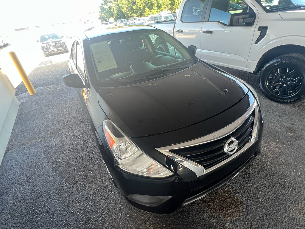 Used 2018 Nissan Versa S FWD image 1