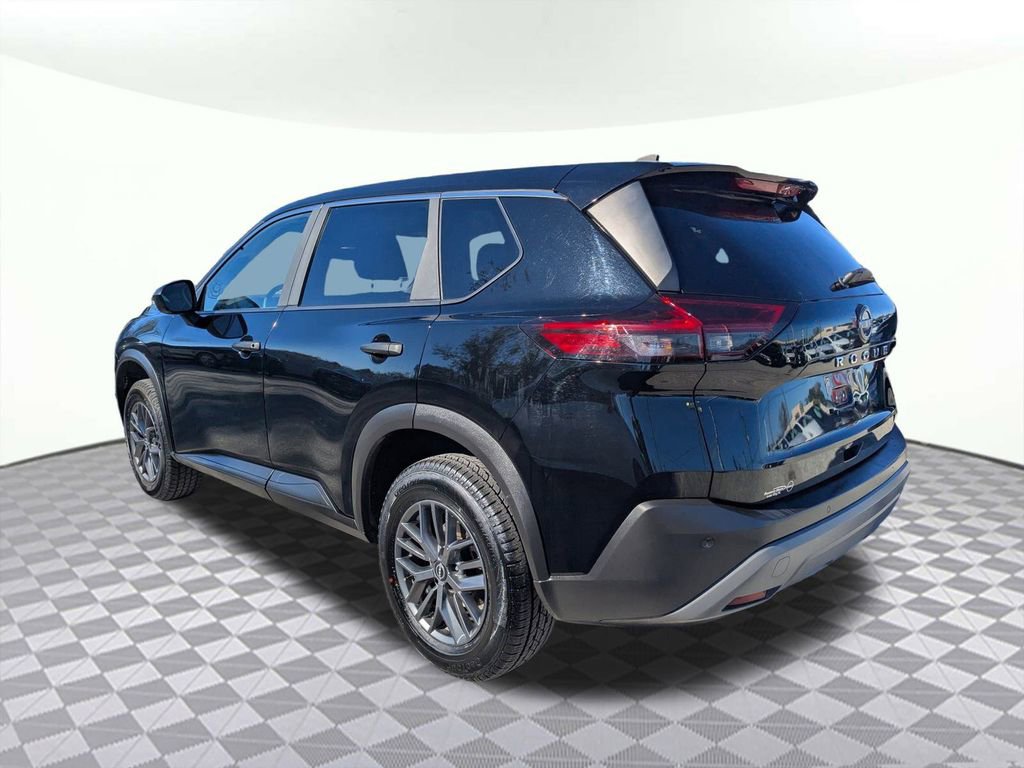 Used 2023 Nissan Rogue S image 5