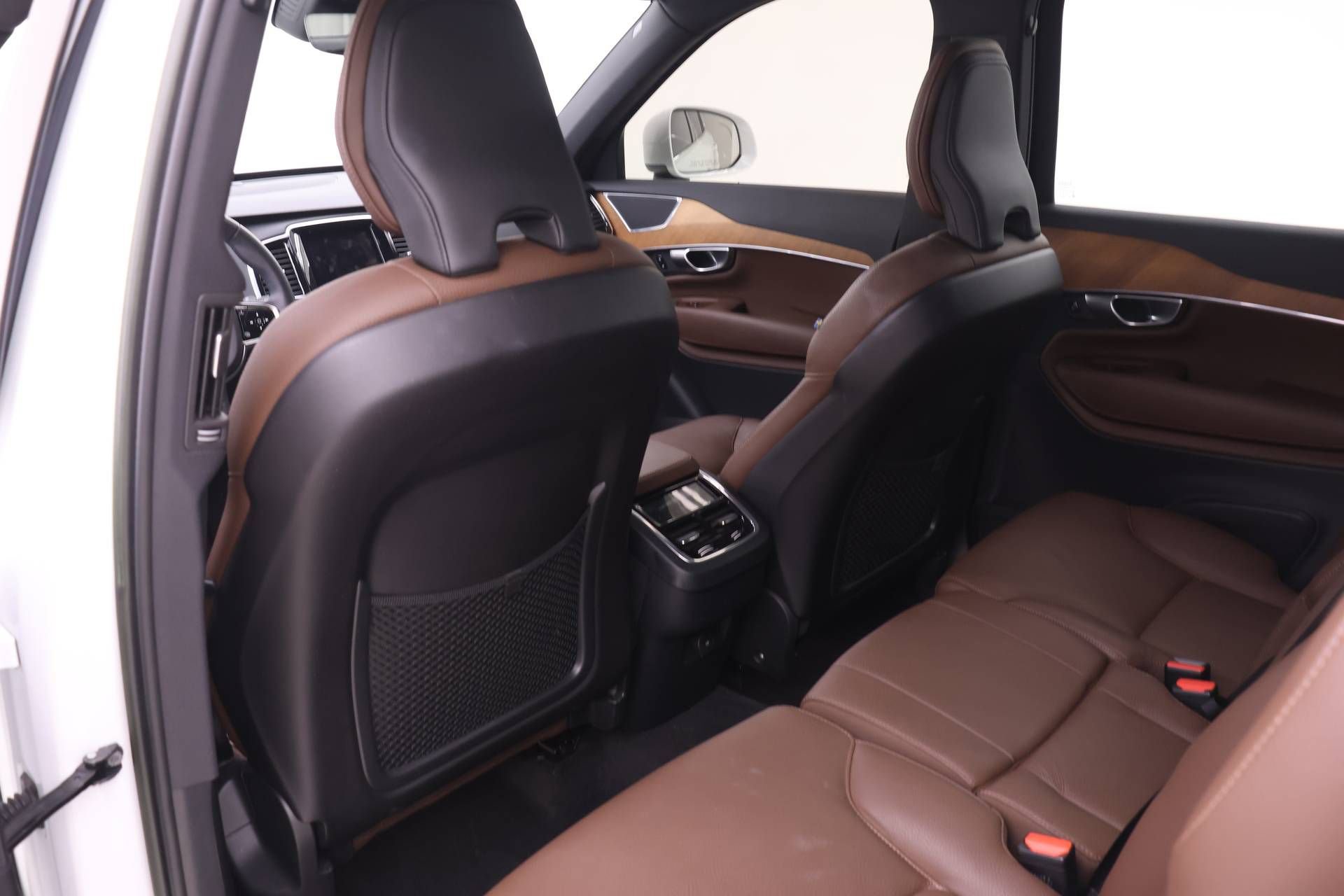 Certified 2023 Volvo XC90 B6 Plus w/ Protection Package Premier AWD/4WD image 15