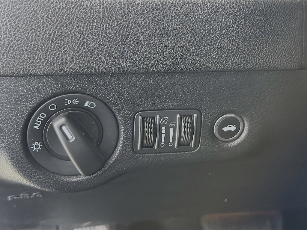 Used 2023 Dodge Charger SXT RWD image 12