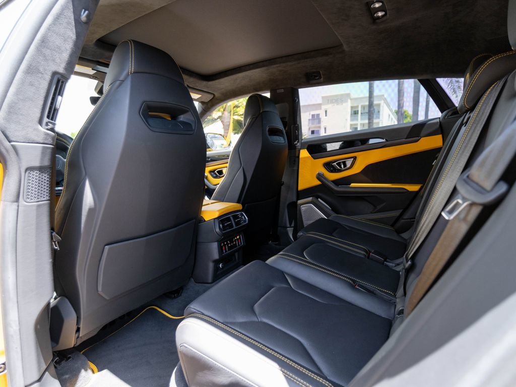 Used 2021 Lamborghini Urus AWD/4WD image 22