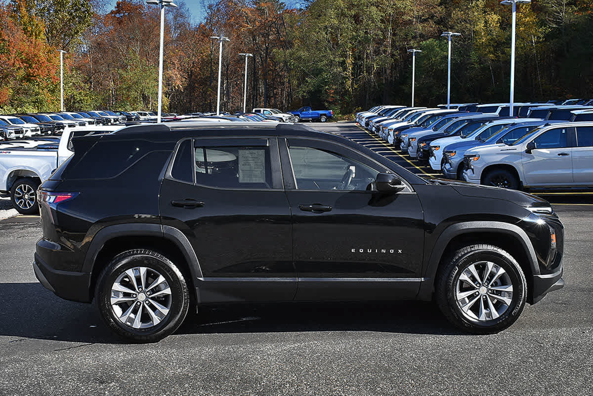 Used 2025 Chevrolet Equinox LT AWD/4WD image 6