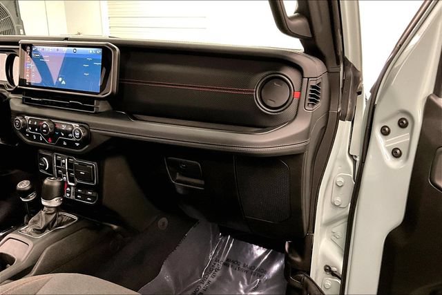 Used 2024 Jeep Wrangler Unlimited Rubicon w/ Dual Top Group AWD/4WD image 18