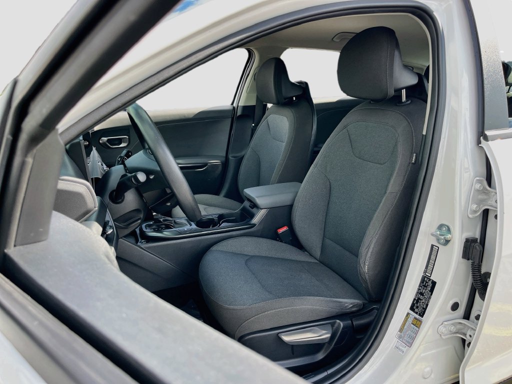 Used 2025 Kia K4 FWD image 19