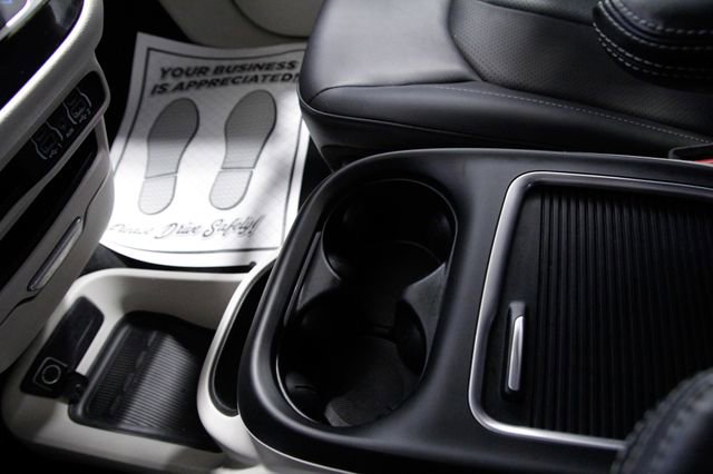 Used 2024 Chrysler Pacifica Touring-L image 29