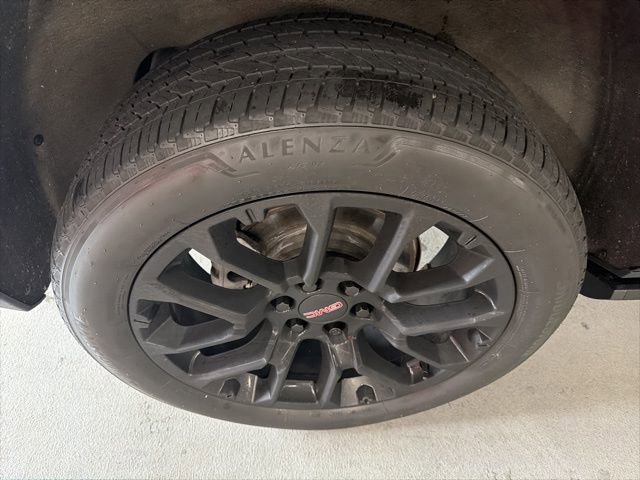 Used 2022 GMC Yukon Denali w/ Advanced Technology Package image 8