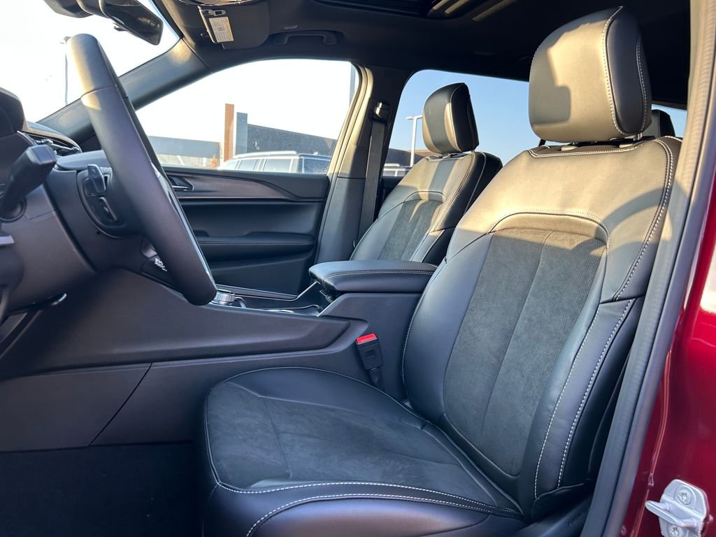 New 2025 Jeep Grand Cherokee L Altitude image 20