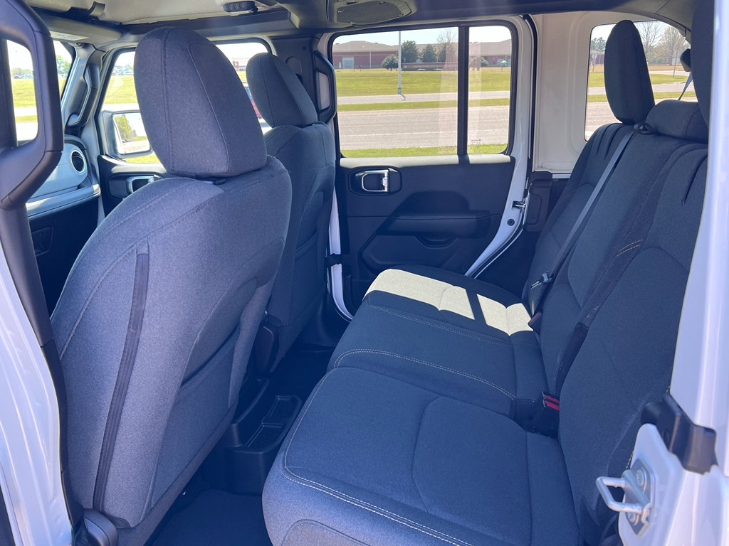 Used 2025 Jeep Wrangler Sahara w/ Safety Group image 18