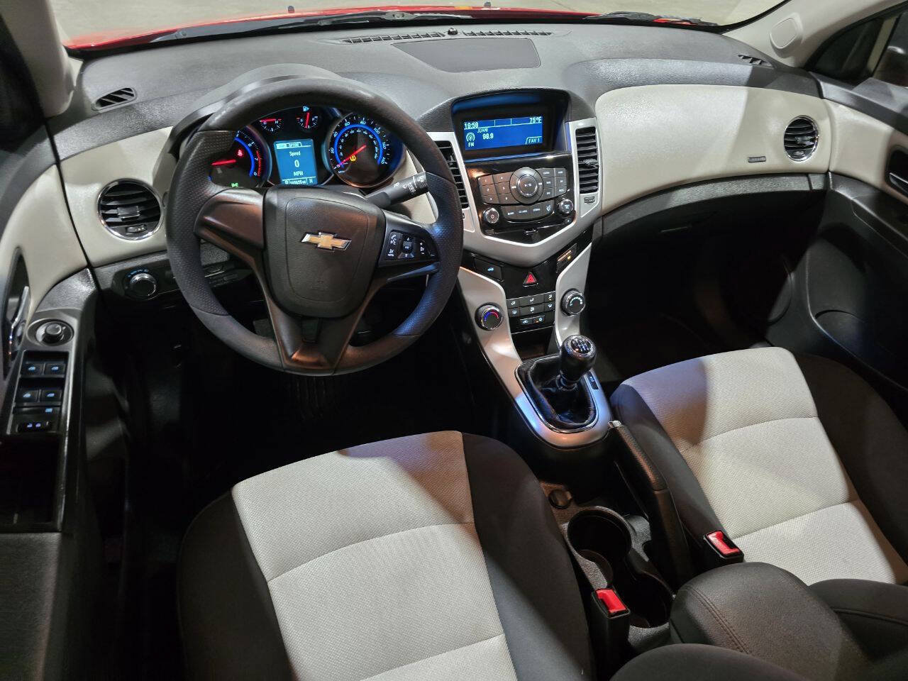 Used 2016 Chevrolet Cruze LS FWD image 32
