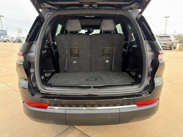 Used 2024 Jeep Grand Cherokee L Limited w/ Luxury Tech Group II AWD/4WD image 16