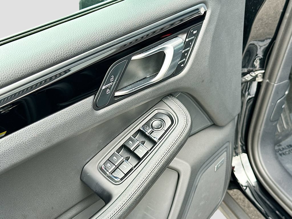 Certified 2023 Porsche Macan Turbo AWD/4WD image 20