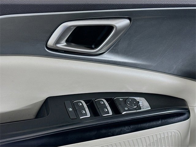 Used 2024 Kia Carnival LX image 10