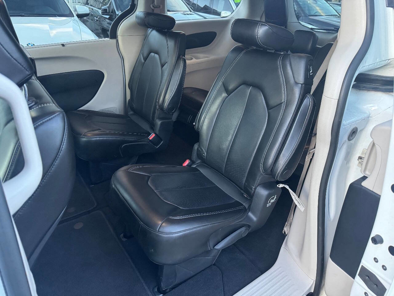 Used 2021 Chrysler Voyager Lxi image 11