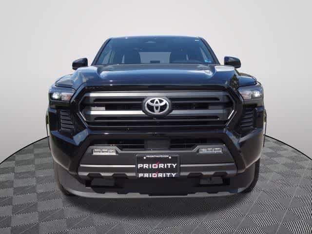 Used 2025 Toyota Tacoma SR5 AWD/4WD image 5