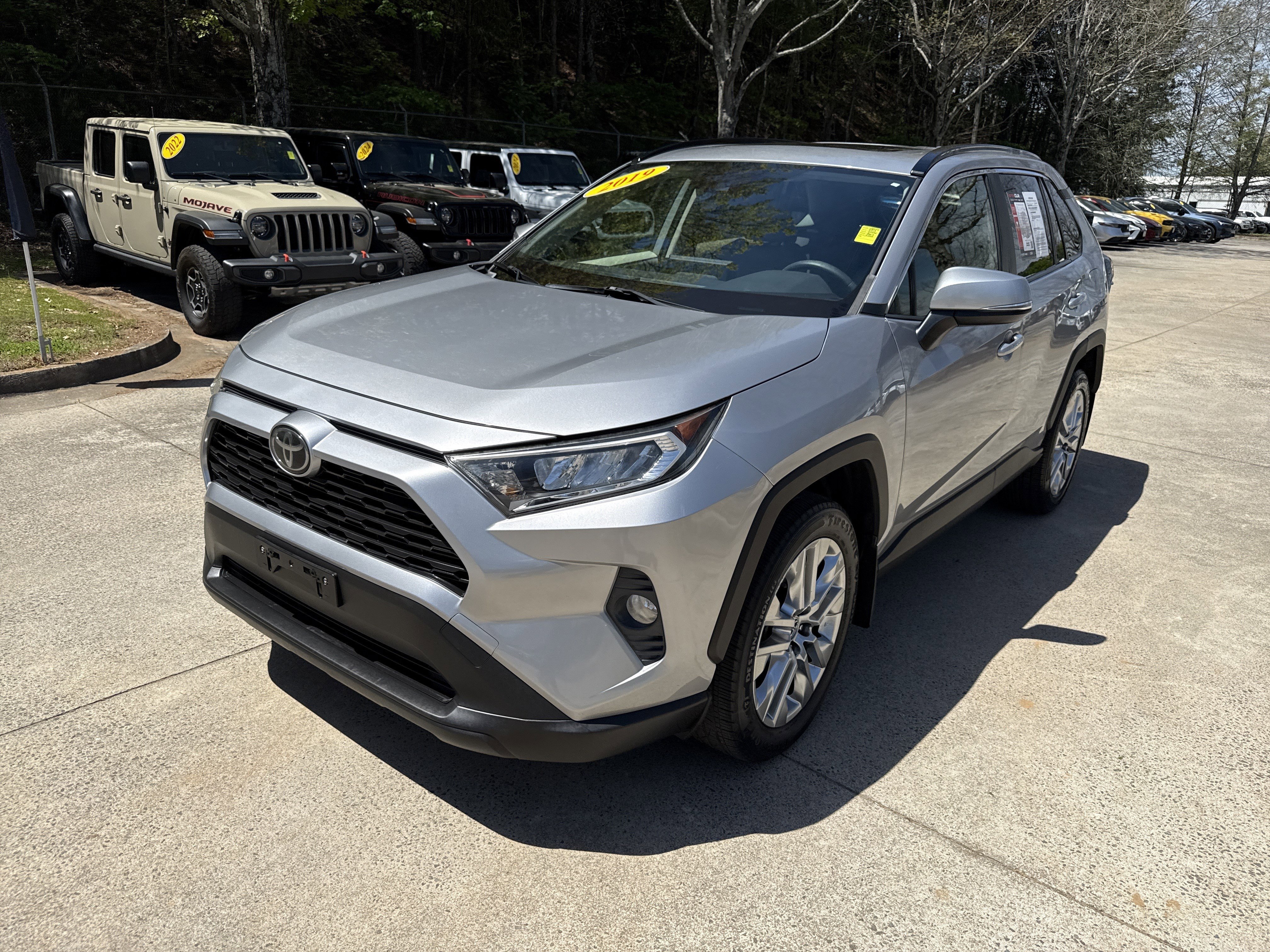 Used 2019 Toyota RAV4 XLE Premium w/ Cold Weather Package AWD/4WD image 3