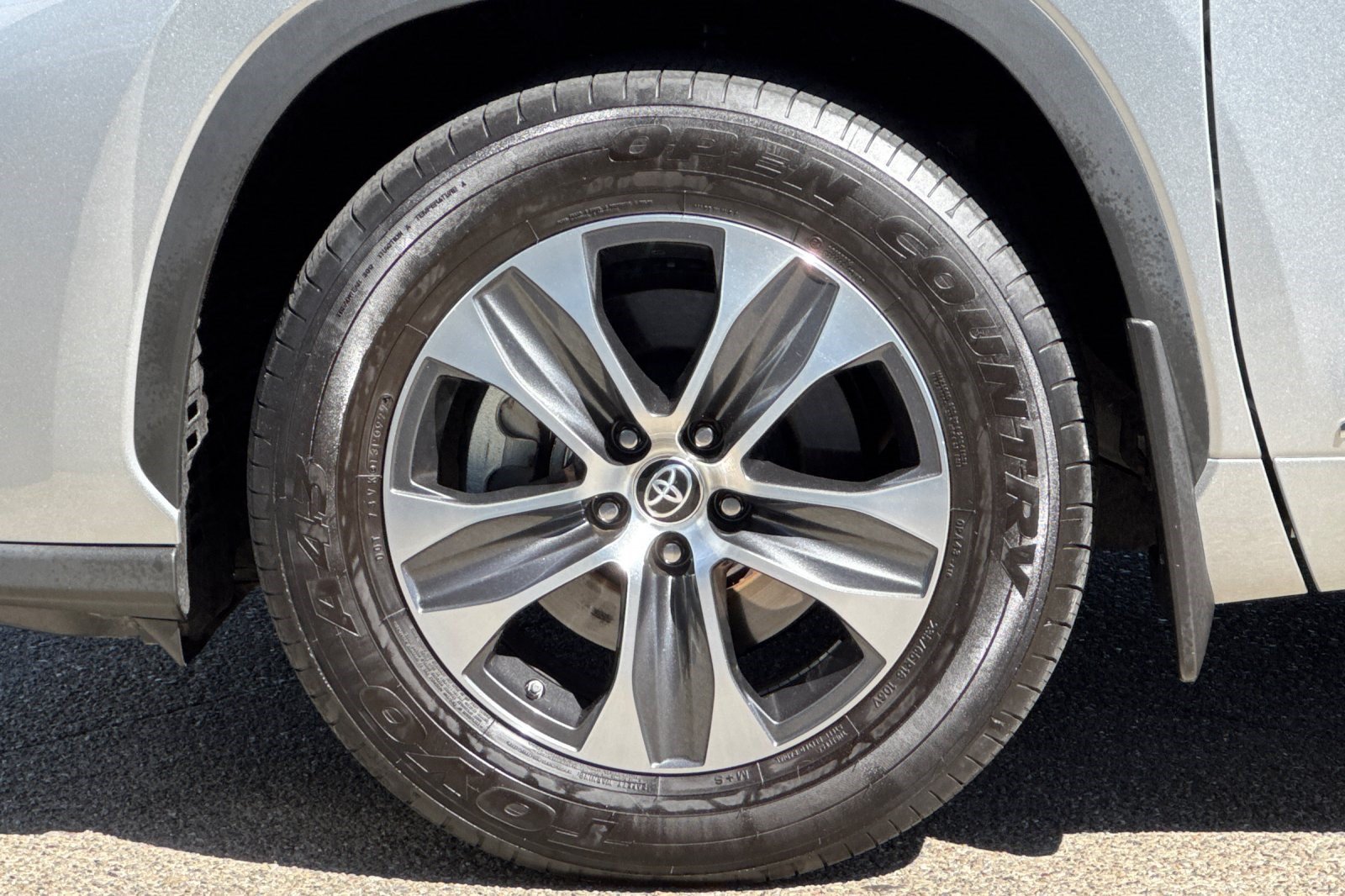 Used 2022 Toyota Highlander XLE AWD/4WD image 13
