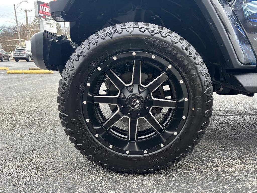 Used 2018 Jeep Wrangler Unlimited Sahara w/ Uconnect 4C Nav & Sound Group AWD/4WD image 5