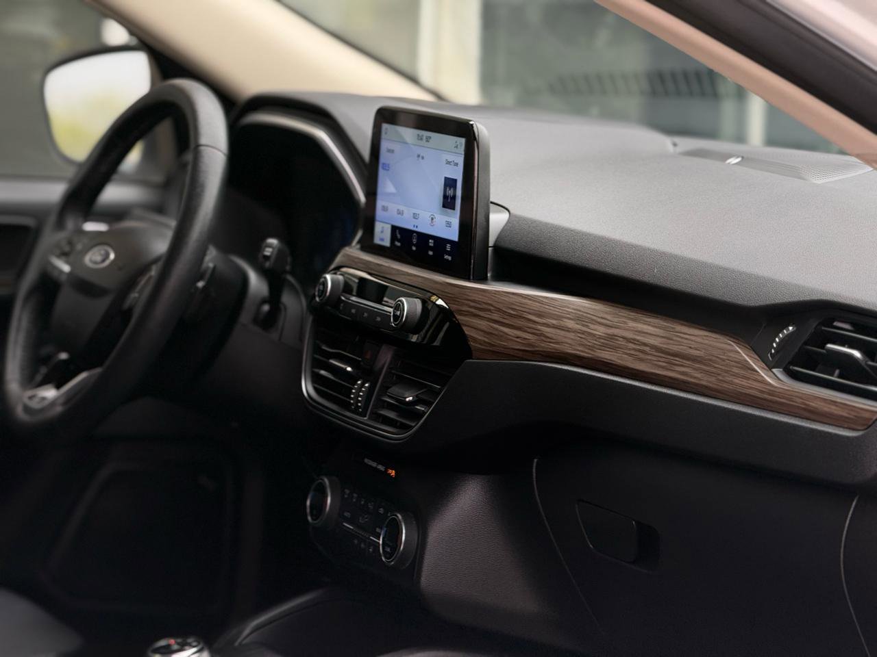 Used 2020 Ford Escape Titanium image 15