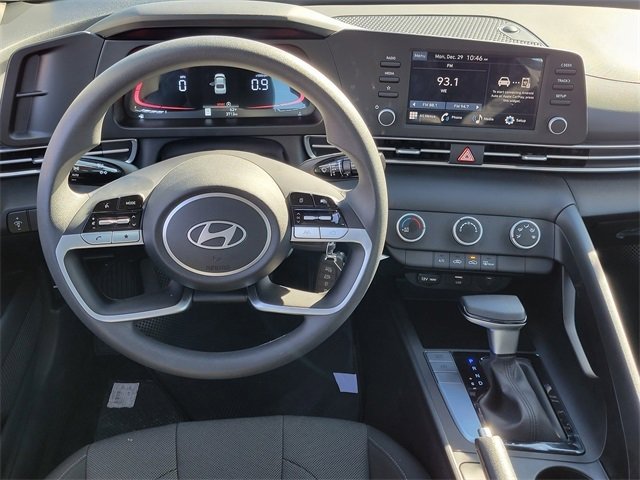 Certified 2025 Hyundai Elantra SE image 4