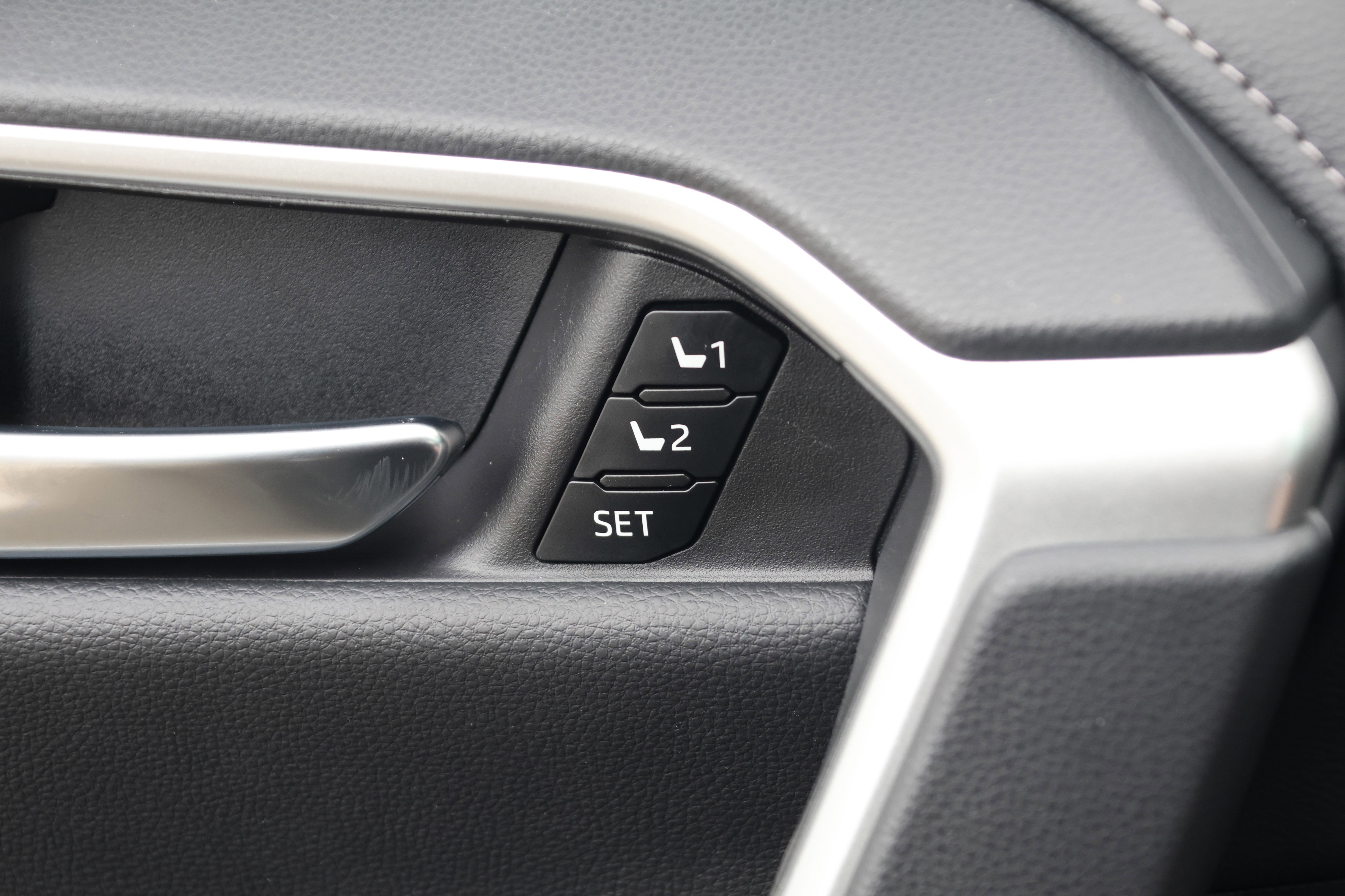 Used 2023 Toyota RAV4 Limited image 13