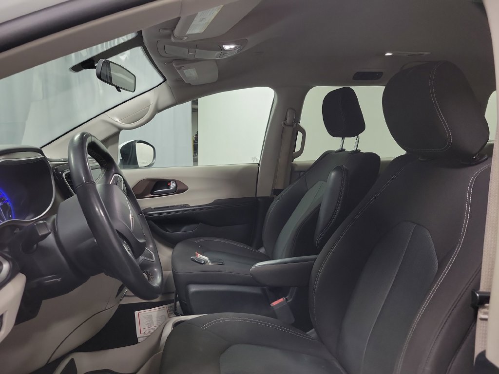 Used 2022 Chrysler Voyager LX FWD image 15