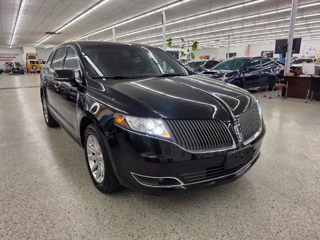 Used 2015 Lincoln MKT AWD image 3