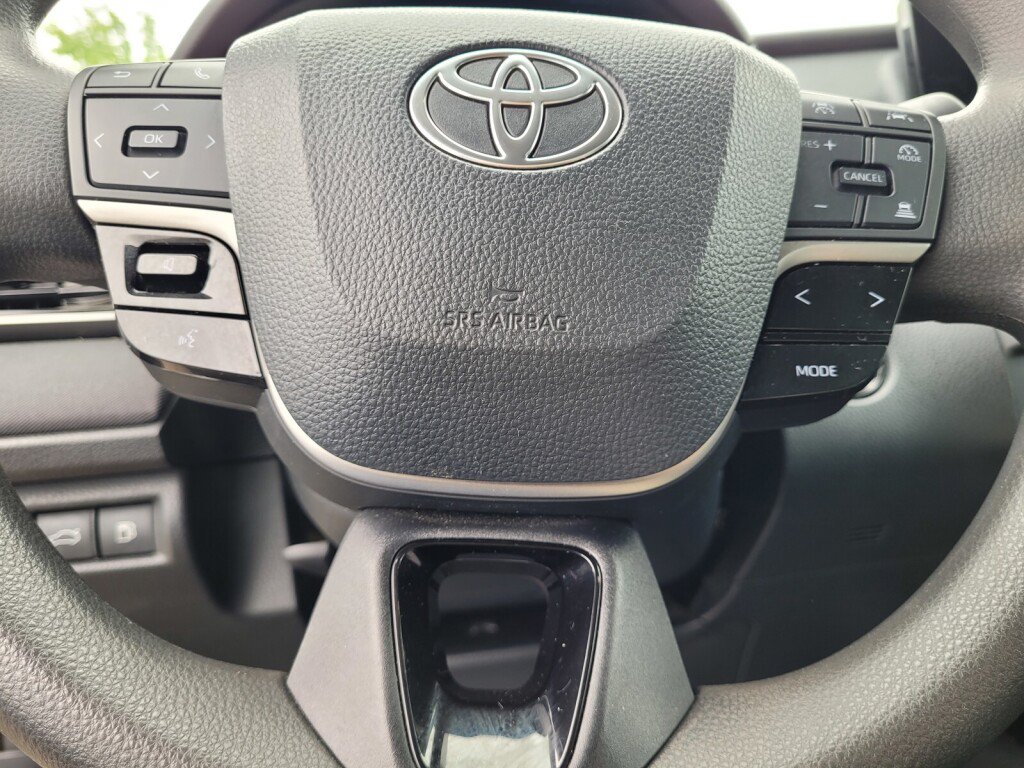 Used 2025 Toyota Camry LE FWD image 12