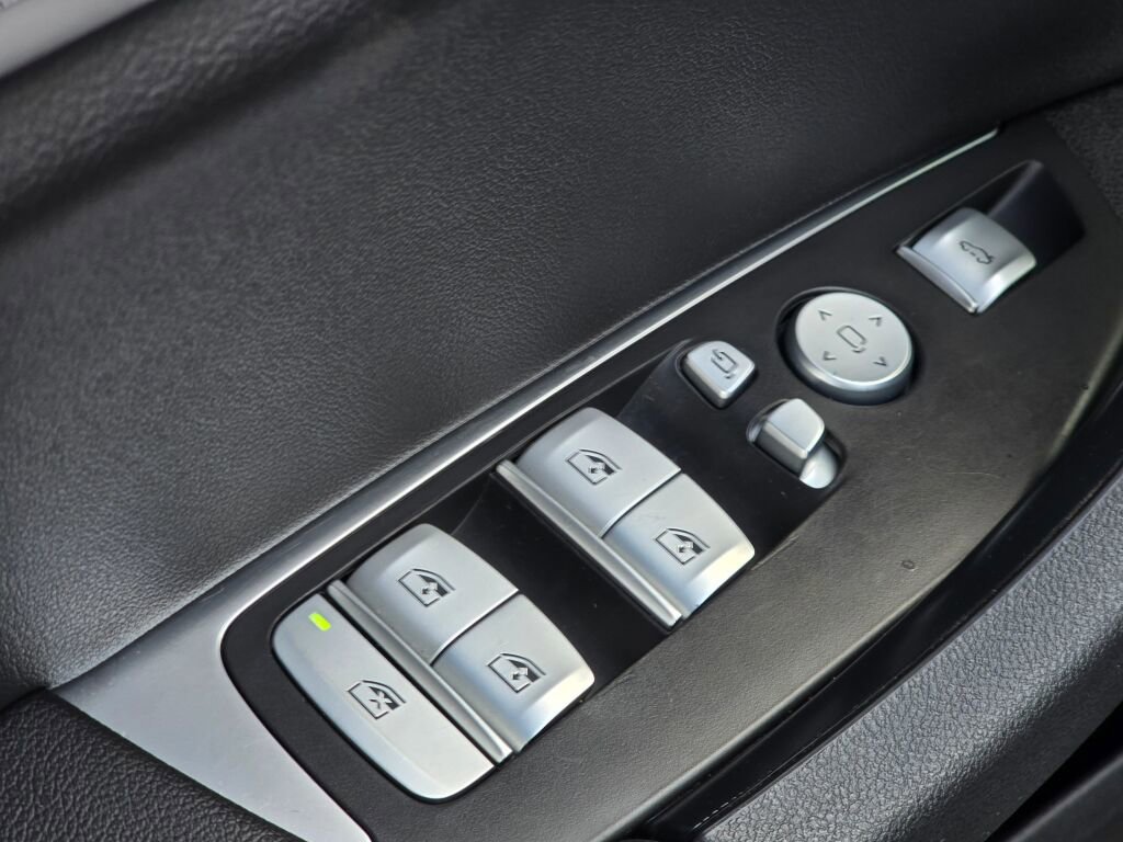 Used 2021 BMW X3 xDrive30i w/ Convenience Package image 16