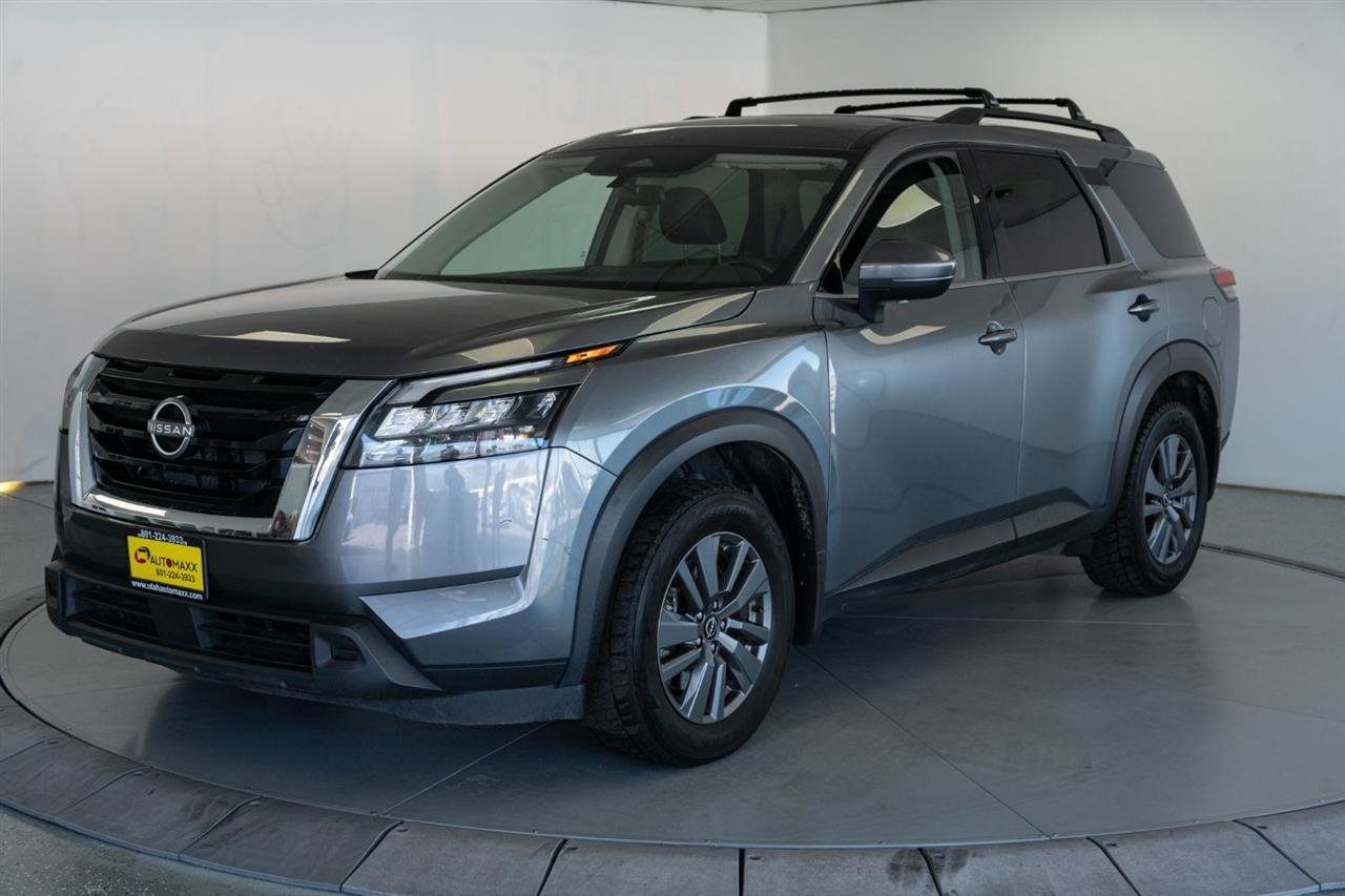 Used 2024 Nissan Pathfinder SV AWD/4WD image 3