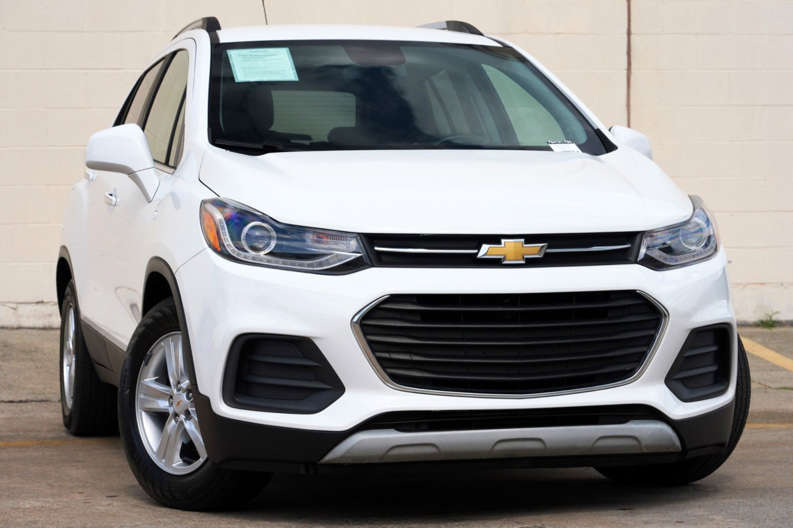 Used 2019 Chevrolet Trax LT w/ LT Convenience Package FWD image 2