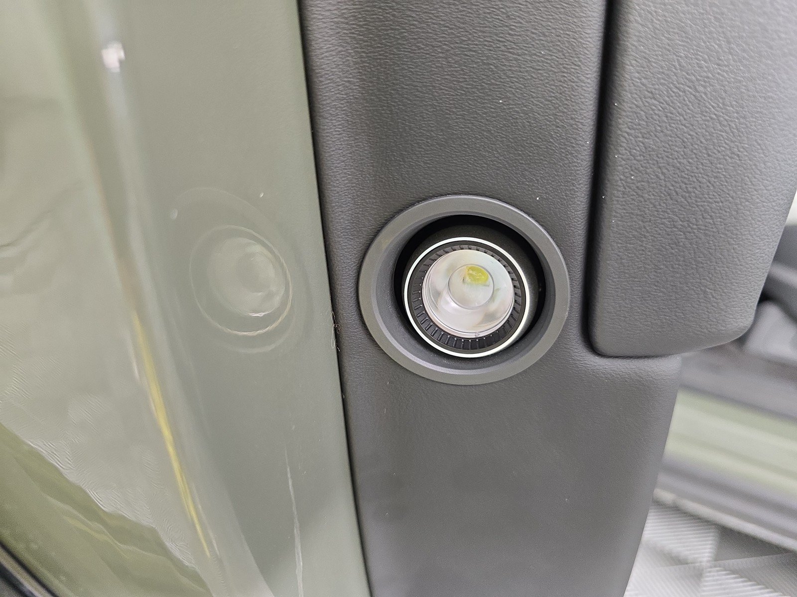 Used 2023 Rivian R1S Launch Edition AWD/4WD image 32