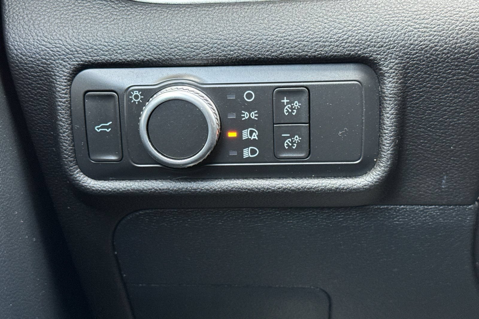 Used 2022 Ford Explorer XLT AWD/4WD image 28