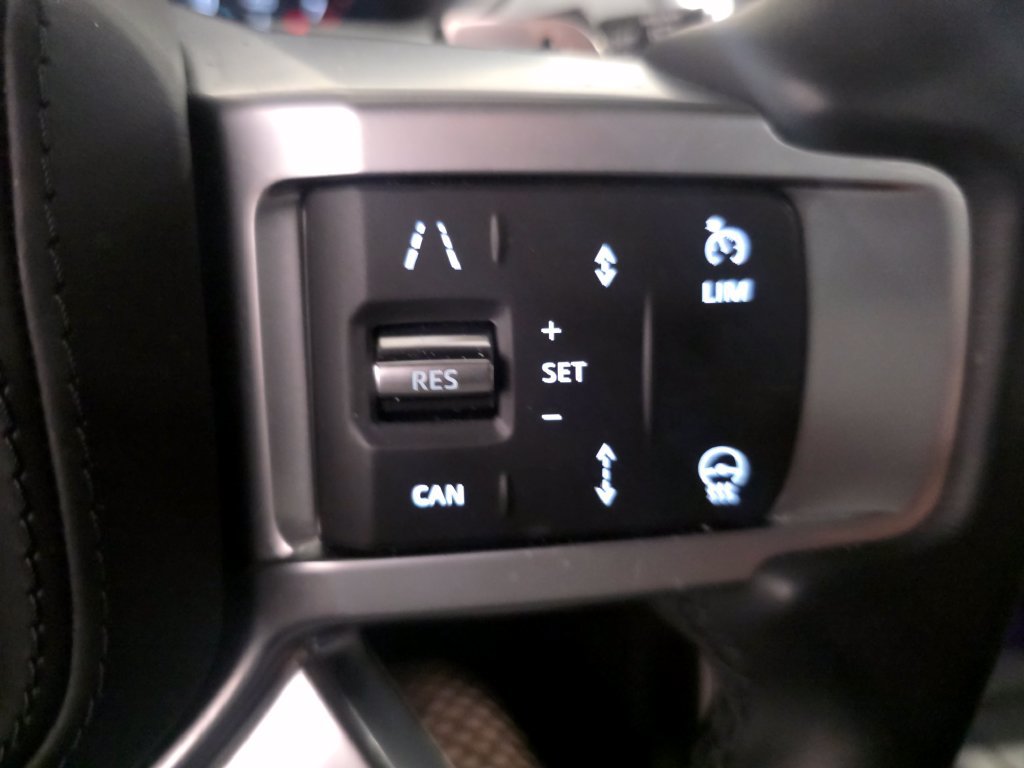 Certified 2025 Land Rover Discovery Dynamic SE AWD/4WD image 25