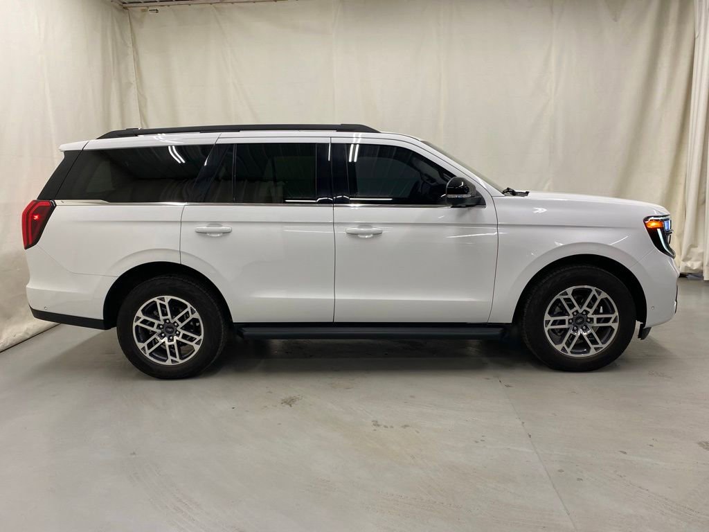 Used 2025 Ford Expedition Active AWD/4WD image 9