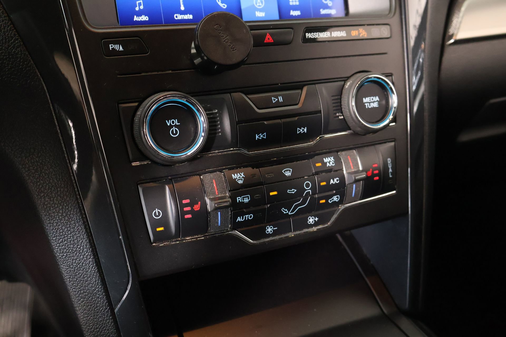 Used 2018 Ford Explorer XLT w/ Equipment Group 202A FWD image 8