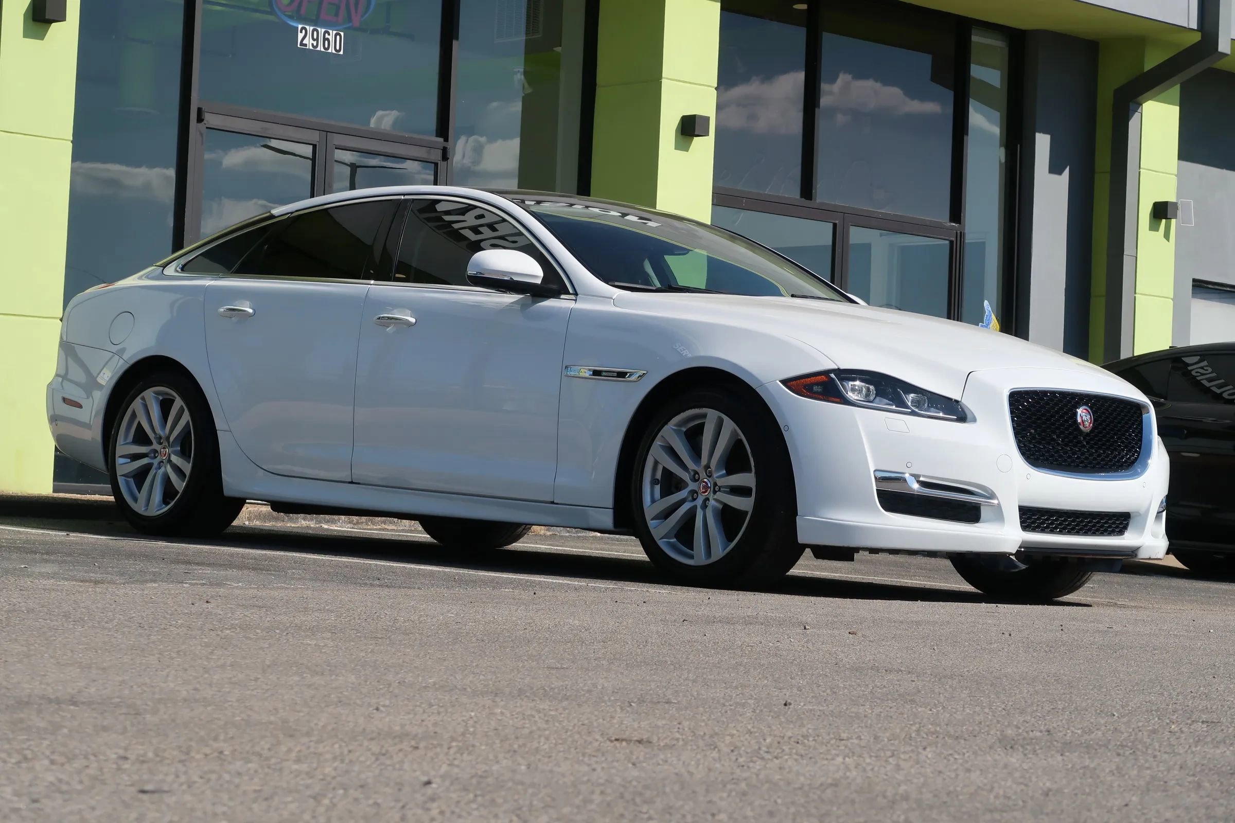 Used 2019 Jaguar XJ R-Sport RWD image 5