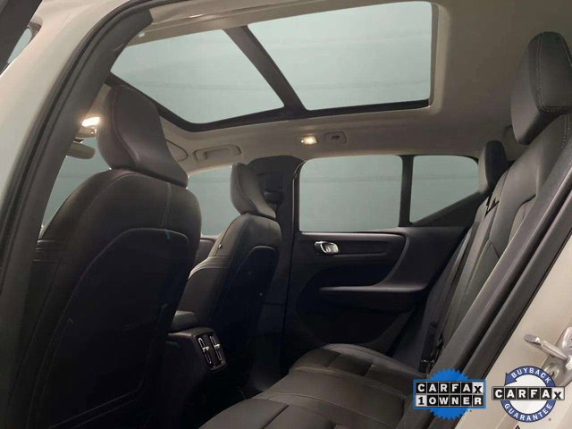 Used 2025 Volvo XC40 B5 Plus image 28