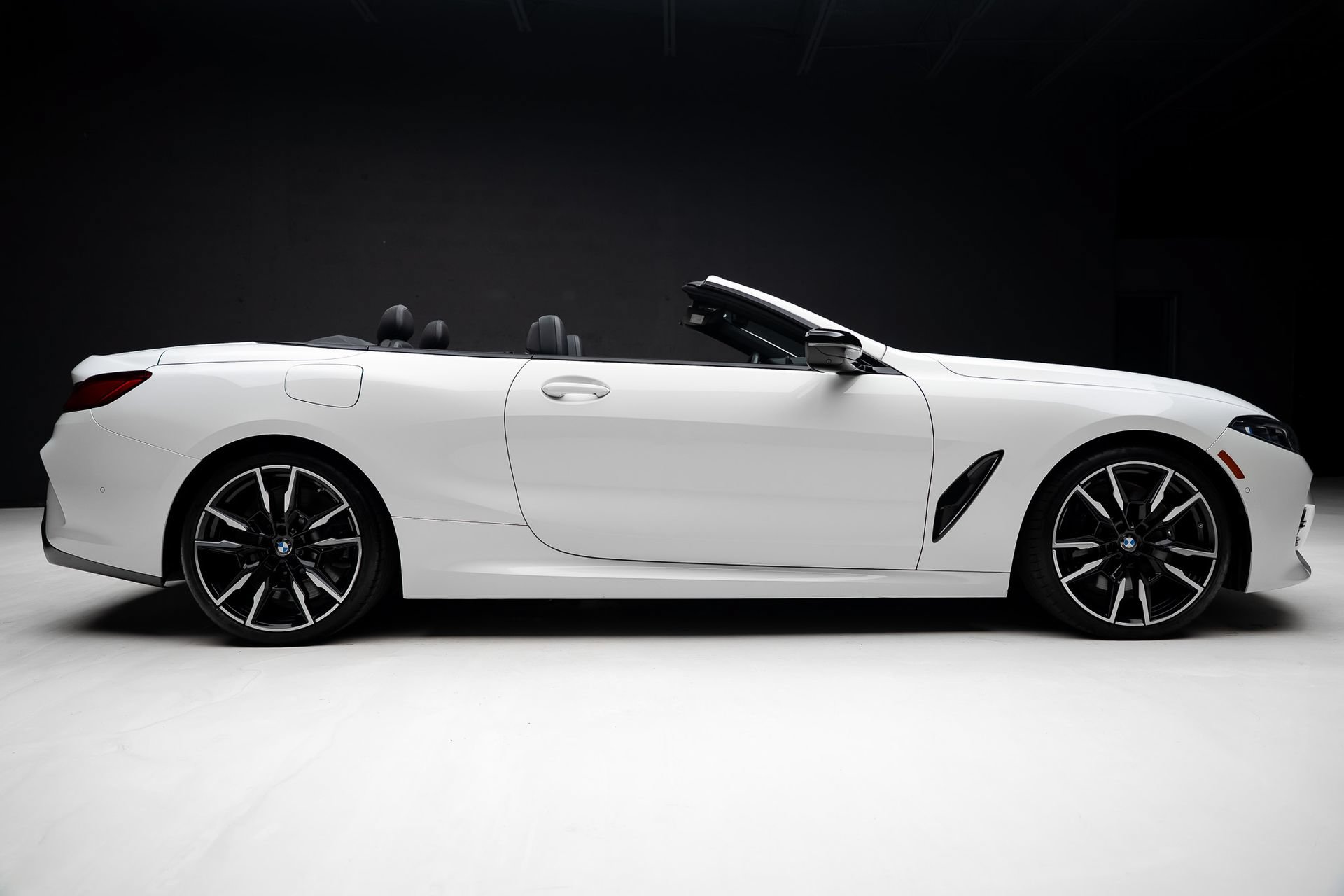Used 2023 BMW M850i xDrive Convertible AWD/4WD image 39