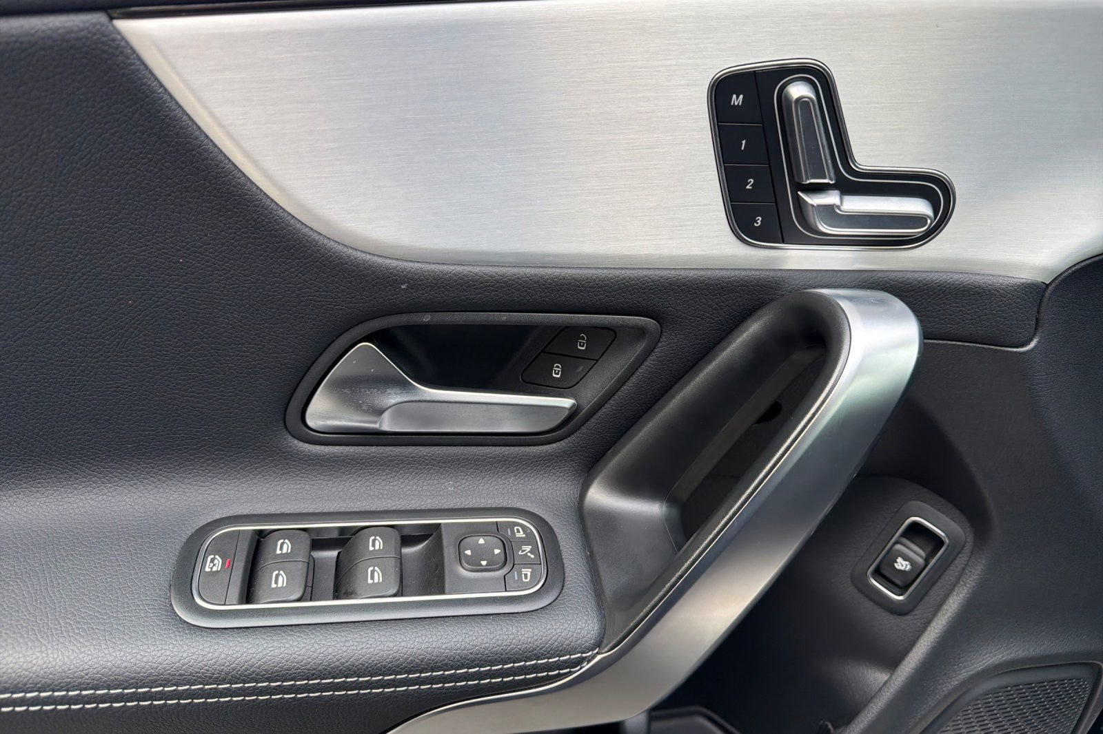Certified 2025 Mercedes-Benz CLA 250 4MATIC image 11