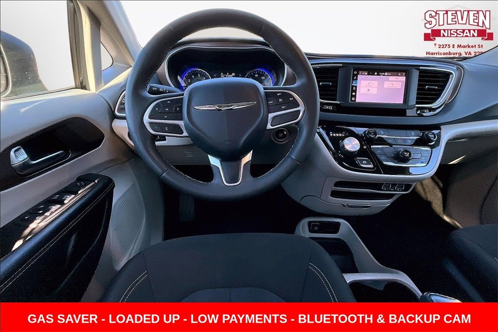 Used 2022 Chrysler Voyager LX image 8