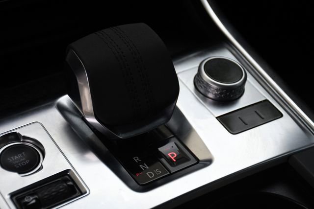 Used 2022 Jaguar XF R-Dynamic SE image 15