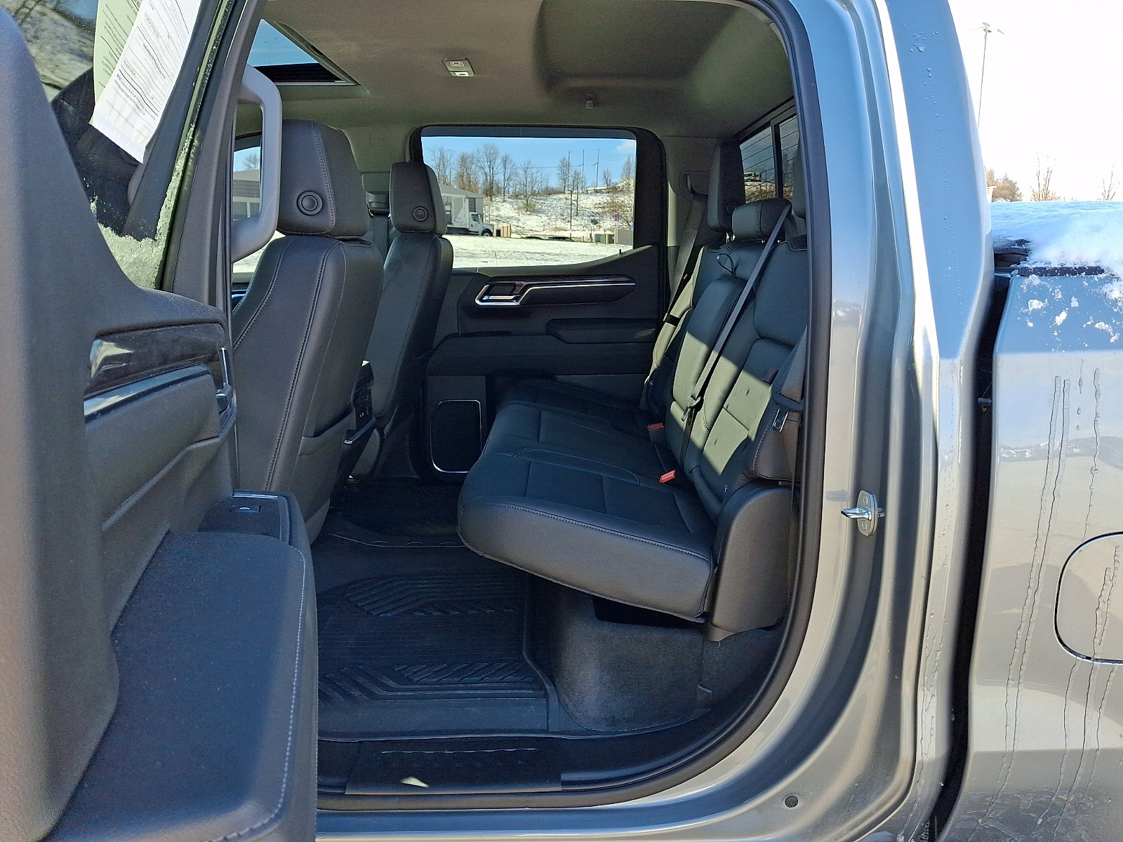 Used 2024 Chevrolet Silverado 1500 LTZ w/ LTZ Premium Package image 9