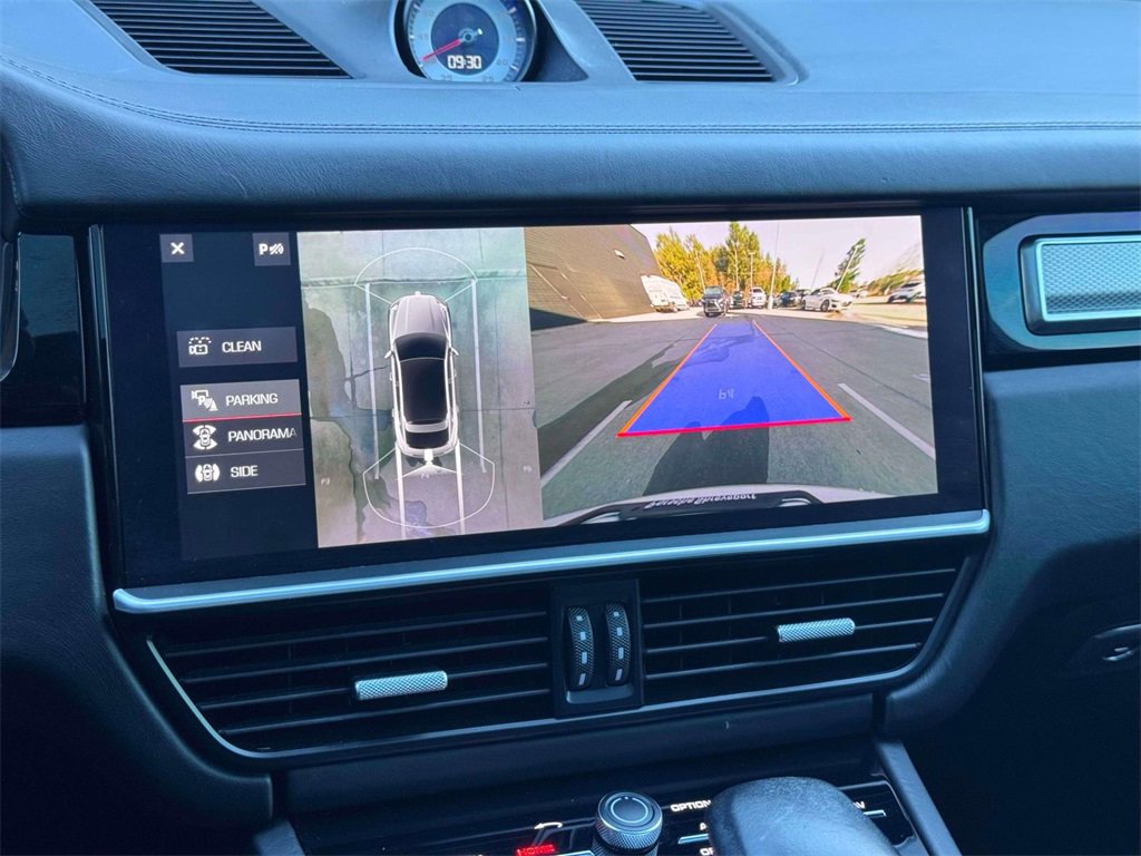 Used 2020 Porsche Cayenne Turbo image 24