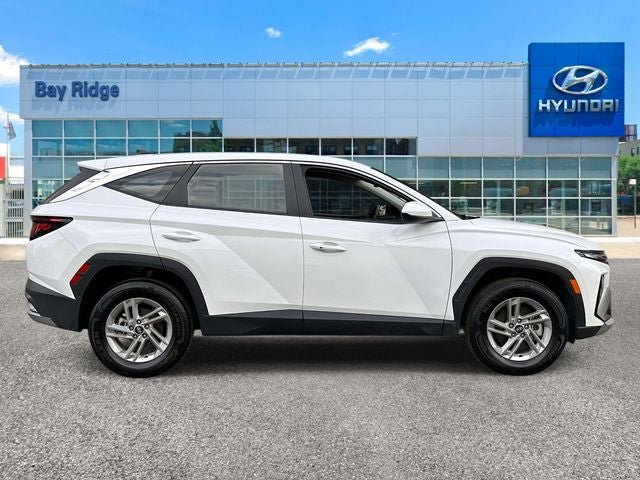 Used 2025 Hyundai Tucson SE image 2