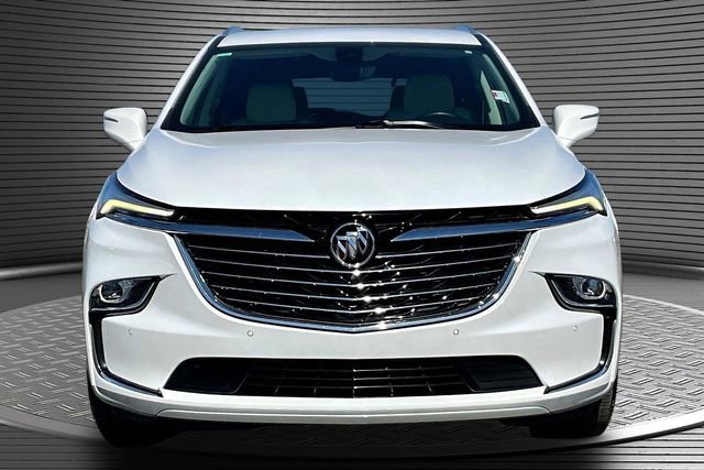 Used 2023 Buick Enclave Essence FWD image 2